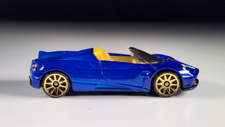 Машинка Базова Hot Wheels '17 Pagani Huayra Roadster Roadsters 1:64 HKK08 Dark Blue - Retromagaz, image 5