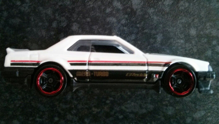 Машинка Базова Hot Wheels Nissan Skyline RS (KDR30) Nightburnerz 1:64 FYD11 White - Retromagaz, image 4