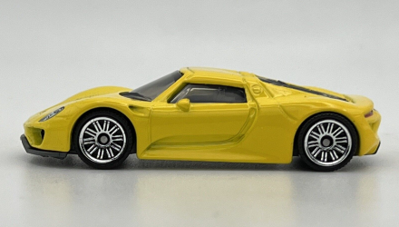 Машинка Велике Місто Matchbox Porsche 918 Spyder Showroom 1:64 HLC88 Yellow - Retromagaz, image 4