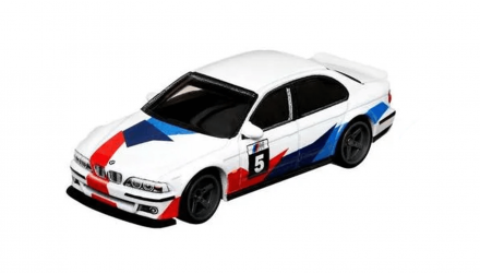 Машинка Premium Hot Wheels 2016 BMW M2 / 2001 M5 (E39) / M3 (E46) / Fleet Flyer Diorama 1:64 HCR52 White 4шт - Retromagaz, image 2