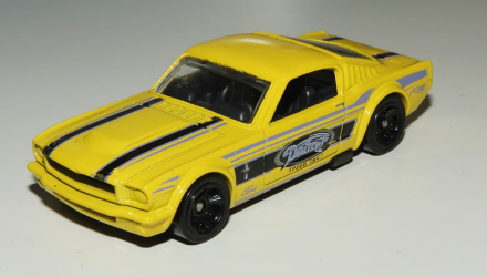 Машинка Базовая Hot Wheels '65 Mustang 2+2 Fastback Muscle Mania 1:64 FYG74 Yellow - Retromagaz, image 2