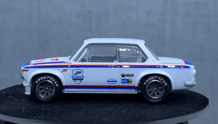 Машинка Premium Hot Wheels BMW 2002 Forza Rep. Entertainment 1:64 FLD21 White - Retromagaz, image 3