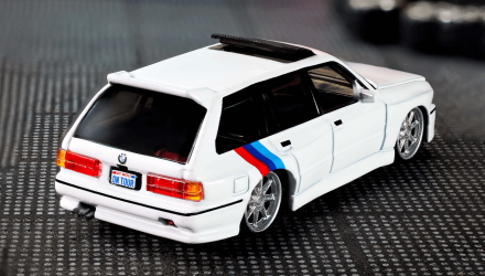 Машинка Premium Hot Wheels 1990 BMW 318i Touring Elite 64 1:64 HNJ60 White - Retromagaz, image 2