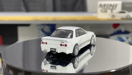 Машинка Premium MINI GT Nissan Skyline GT-R (R32) VeilSide Combat 1:64 MGT01066-CH White - Retromagaz, image 2