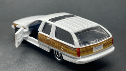 Тематична Машинка Matchbox 1992 Buick Roadmaster Estate Moving Parts 1:64 FWD28/HVM86 White - Retromagaz, image 2