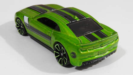 Машинка Базова Hot Wheels 2013 Chevy Camaro Special Edition Treasure Hunts Dream Garage 1:64 GHD73 Green - Retromagaz, image 3