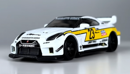 Машинка Premium Hot Wheels 2шт LB-Silhouette GT Nissan 35GT-RR та Транспортер Flipsider Hauler Team Transport 1:64 FLF56/HKF37 White - Retromagaz, image 2