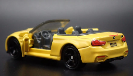 Тематическая Машинка Matchbox 2020 BMW M4 Cabriolet Moving Parts 1:64 JBW85 Yellow - Retromagaz, image 3