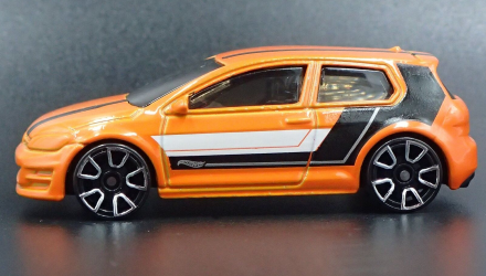 Машинка Базова Hot Wheels Volkswagen Golf MK7 Then and Now 1:64 FJX96 Orange - Retromagaz, image 4