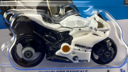 Машинка Базова Hot Wheels Ducati 1199 Panigale Treasure Hunts Factory Fresh 1:64 HKL05 White - Retromagaz, image 2