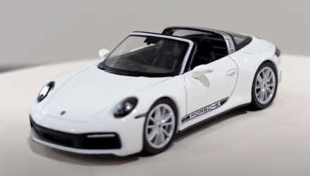 Машинка Premium MINI GT Porsche 911 Targa 4S 1:64 White - Retromagaz, image 2