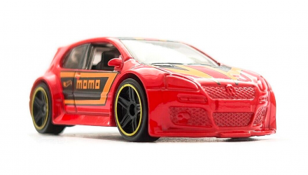 Машинка Базова Hot Wheels Volkswagen Golf GTI MOMO Volkswagen 1:64 FYD58 Red - Retromagaz, image 5