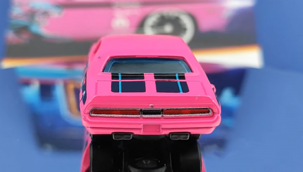 Тематическая Машинка Hot Wheels '70 Dodge Hemi Challenger Neon Speeders 1:64 JBY98 Pink - Retromagaz, image 4