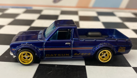 Машинка Базовая Hot Wheels 1975 Datsun Sunny Truck (B120) Super Treasure Hunt STH Hot Trucks 1:64 JBC38 Blue - Retromagaz, image 2