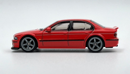 Машинка Premium Hot Wheels '01 BMW M5 Canyon Warriors 1:64 FPY86/HKC52 Red - Retromagaz, image 4