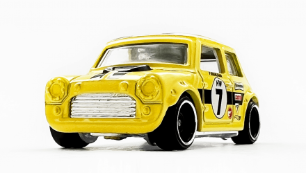 Машинка Базова Hot Wheels Morris Mini Treasure Hunts Compact Kings 1:64 HCY07 Yellow - Retromagaz, image 2