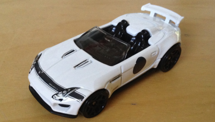 Машинка Базова Hot Wheels '15 Jaguar F-Type Kmart Exclusive Showroom 1:64 FBJ21 White - Retromagaz, image 2