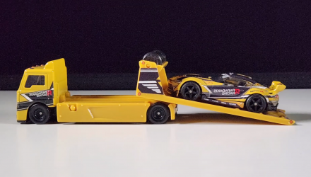 Машинка Premium 2шт Hot Wheels '20 Toyota GR Supra Trueno та Fleet Street Team Transport 1:64 JHX87 Yellow - Retromagaz, image 4
