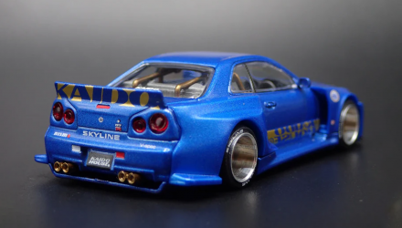 Машинка Premium MINI GT Nissan Skyline GT-R (R34) Kaido Works Shinjuku V2 1:64 KHMG158 Blue image_2 Машинка Premium MINI GT Nissan Skyline GT-R (R34) Kaido Works Shinjuku V2 1:64 KHMG158 Blue - Retromagaz, image 2