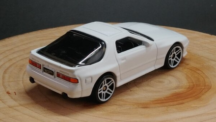 Машинка Базовая Hot Wheels '89 Mazda Savanna RX-7 FC3S J-Imports 1:64 GTB04 White - Retromagaz, image 2