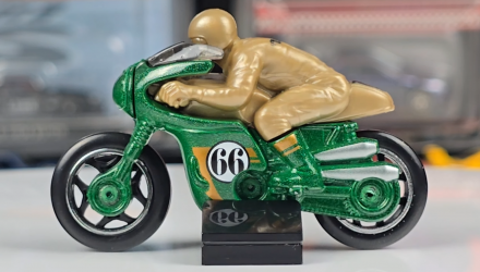 Машинка Базовая Hot Wheels 1966 Triumph Tiger 100 Treasure Hunts Moto 1:64 JBC32 Green - Retromagaz, image 3