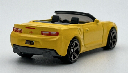 Машинка Большой Город Matchbox '16 Chevy Camaro Convertible Showroom 1:64 HLD41 Yellow - Retromagaz, image 3