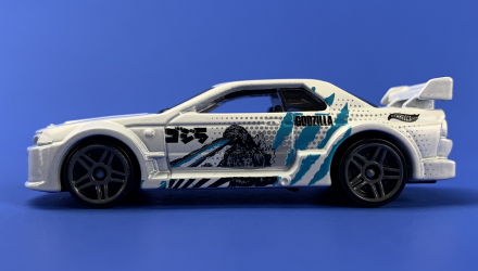 Машинка Базова Hot Wheels Godzilla Nissan Skyline GT-R (R32) J-Imports 1:64 HKJ13 White - Retromagaz, image 4