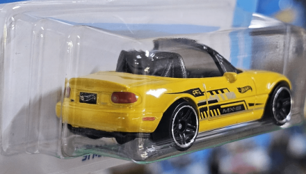 Машинка Базовая Hot Wheels '91 Mazda MX-5 Miata J-Imports 1:64 HTD80 Yellow - Retromagaz, image 2