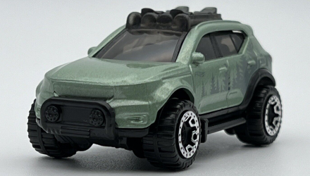 Машинка Базова Hot Wheels Volvo XC40 Recharge Mud Studs 1:64 HKG55 Green - Retromagaz, image 2