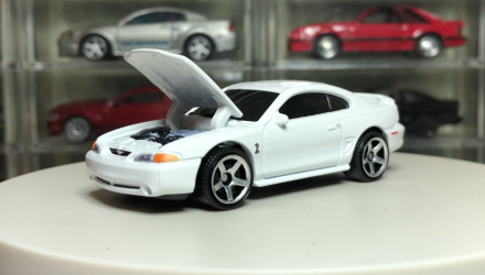 Тематична Машинка Matchbox 1995 Ford Mustang SVT Cobra R Moving Parts 1:64 JHV30 White - Retromagaz, image 1