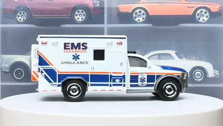 Тематическая Машинка Matchbox 2019 Dodge Ram Ambulance The Movie Series Moving Parts 1:64 JKH45 White - Retromagaz, image 3