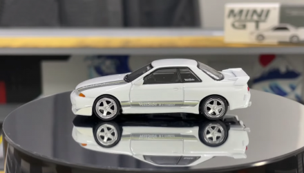 Машинка Premium MINI GT Nissan Skyline GT-R (R32) VeilSide Combat 1:64 MGT01066-CH White - Retromagaz, image 3