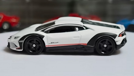 Тематическая Машинка Matchbox Lamborghini Huracan Sterrato Moving Parts 1:64 JHV53 White - Retromagaz, image 3